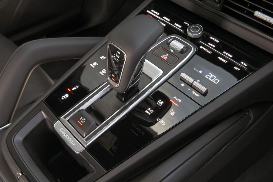 Детали интерьера Porsche Cayenne Turbo Coupe 2019 года  (AU) (фото 8 из 40)
